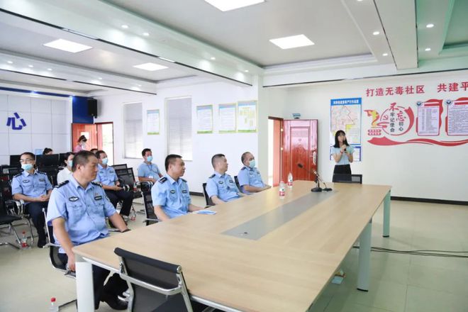 李俊華帶隊(duì)現(xiàn)場(chǎng)核驗(yàn)大華第二小學(xué)水東派出所 '楓橋式公安派出所' 創(chuàng)建工作